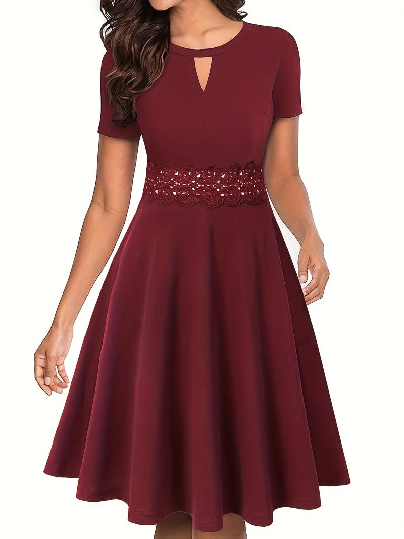 Robe Bleue à Dentelle Contrastante et Taille Cintrée