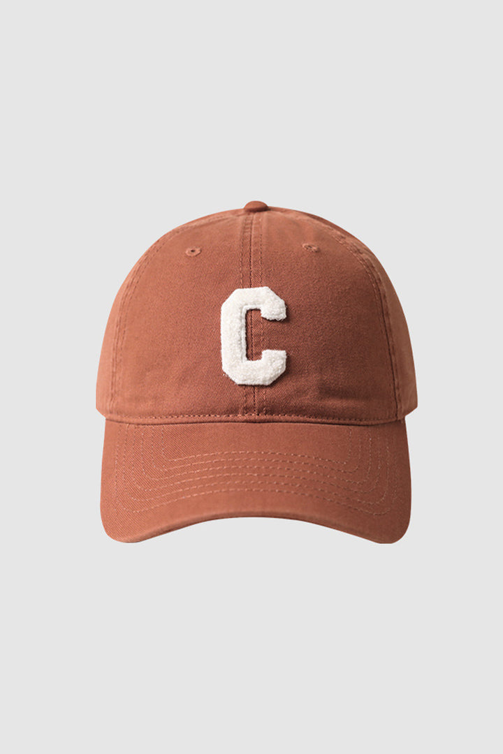 Casquette de baseball avec broderie C