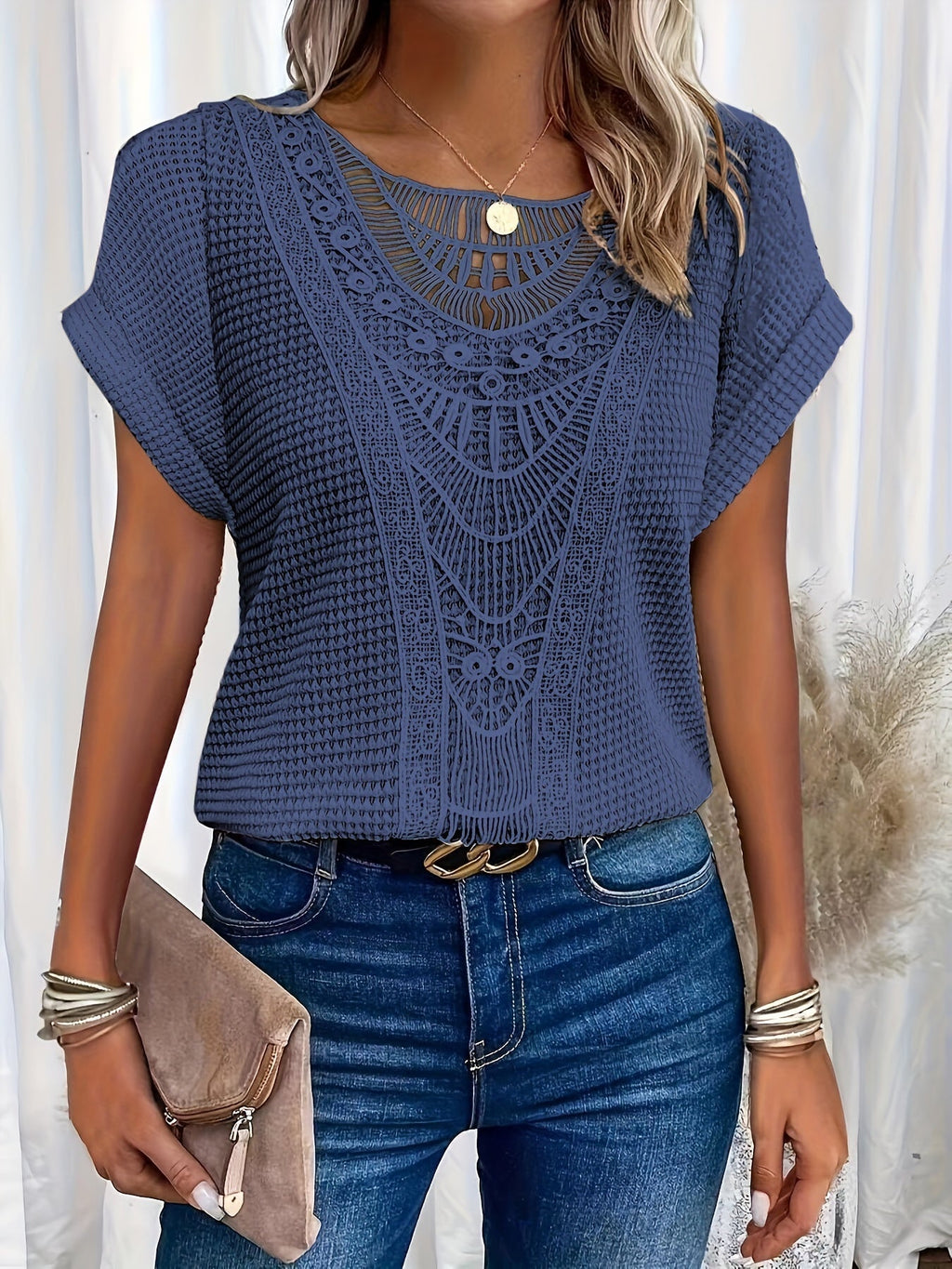T-shirt Chic en Dentelle avec Accents Tendance
