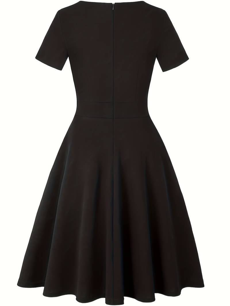 Robe Bleue à Dentelle Contrastante et Taille Cintrée