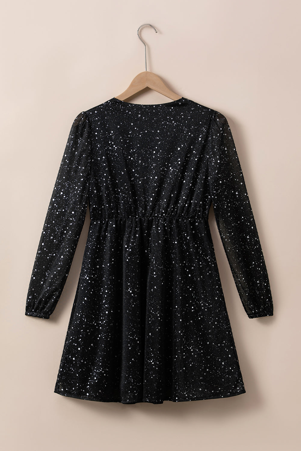 Robe Élégante en Paillettes Noires avec Détails en Maille