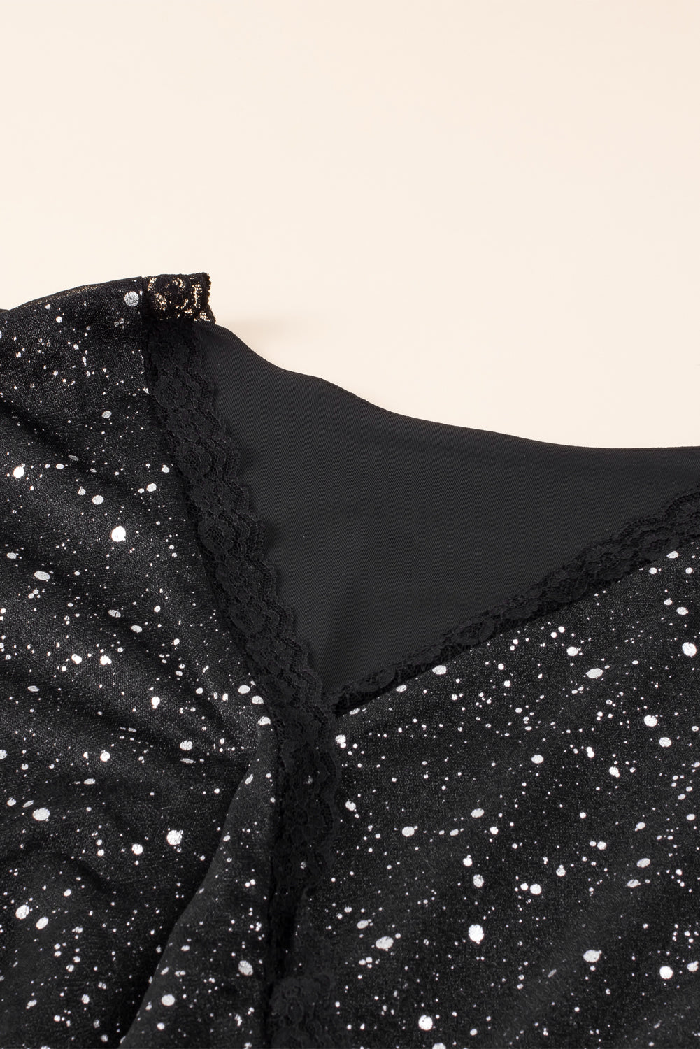 Robe Élégante en Paillettes Noires avec Détails en Maille
