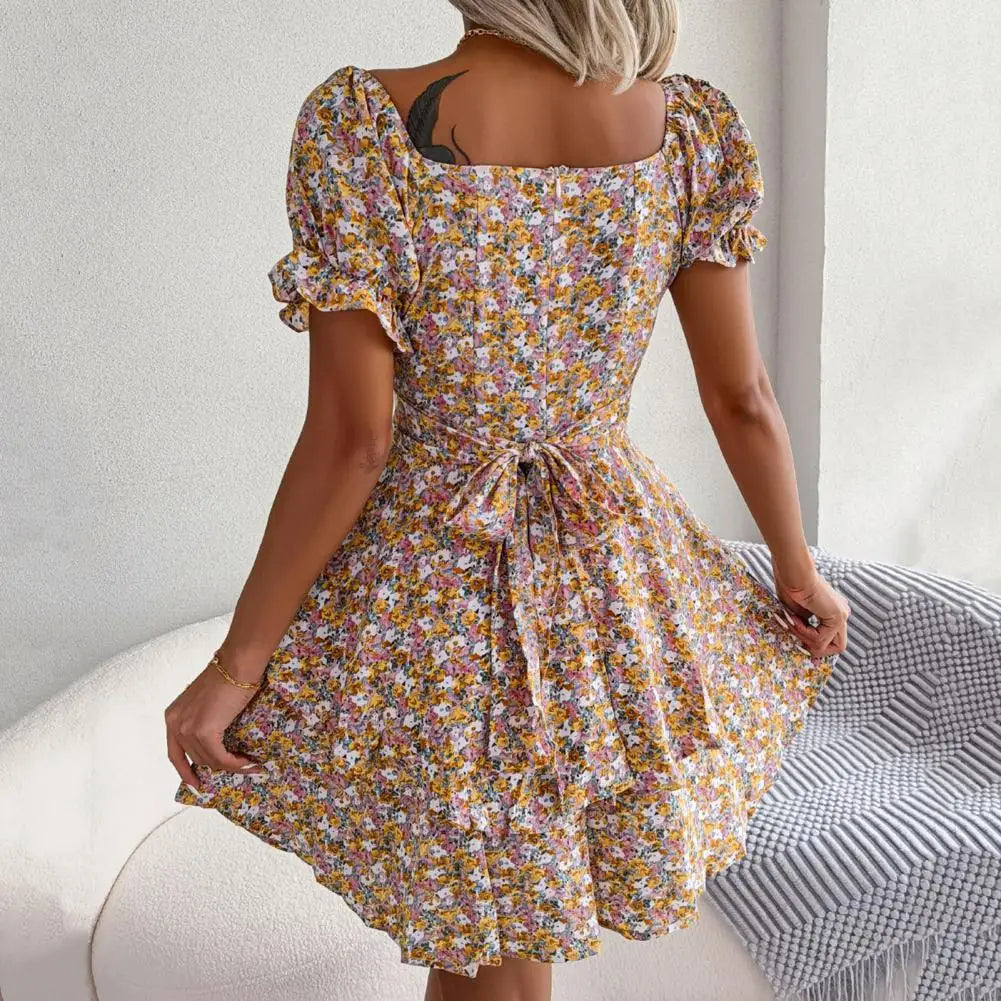 Robe Florale à Décolleté Carré et Manches Bouffantes