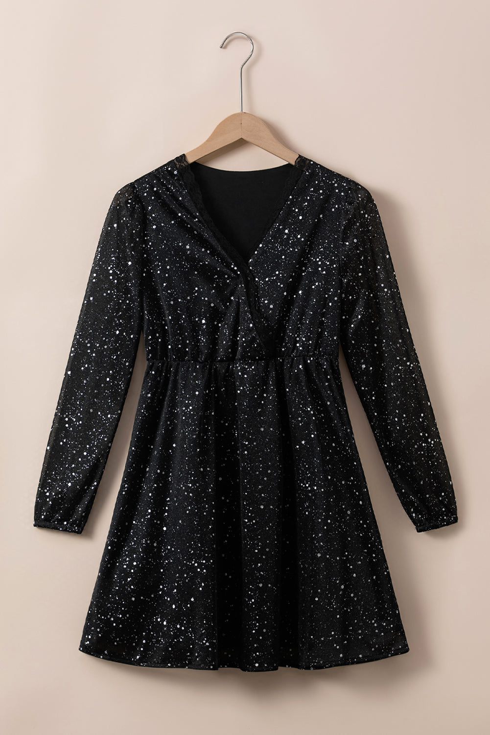 Robe Élégante en Paillettes Noires avec Détails en Maille