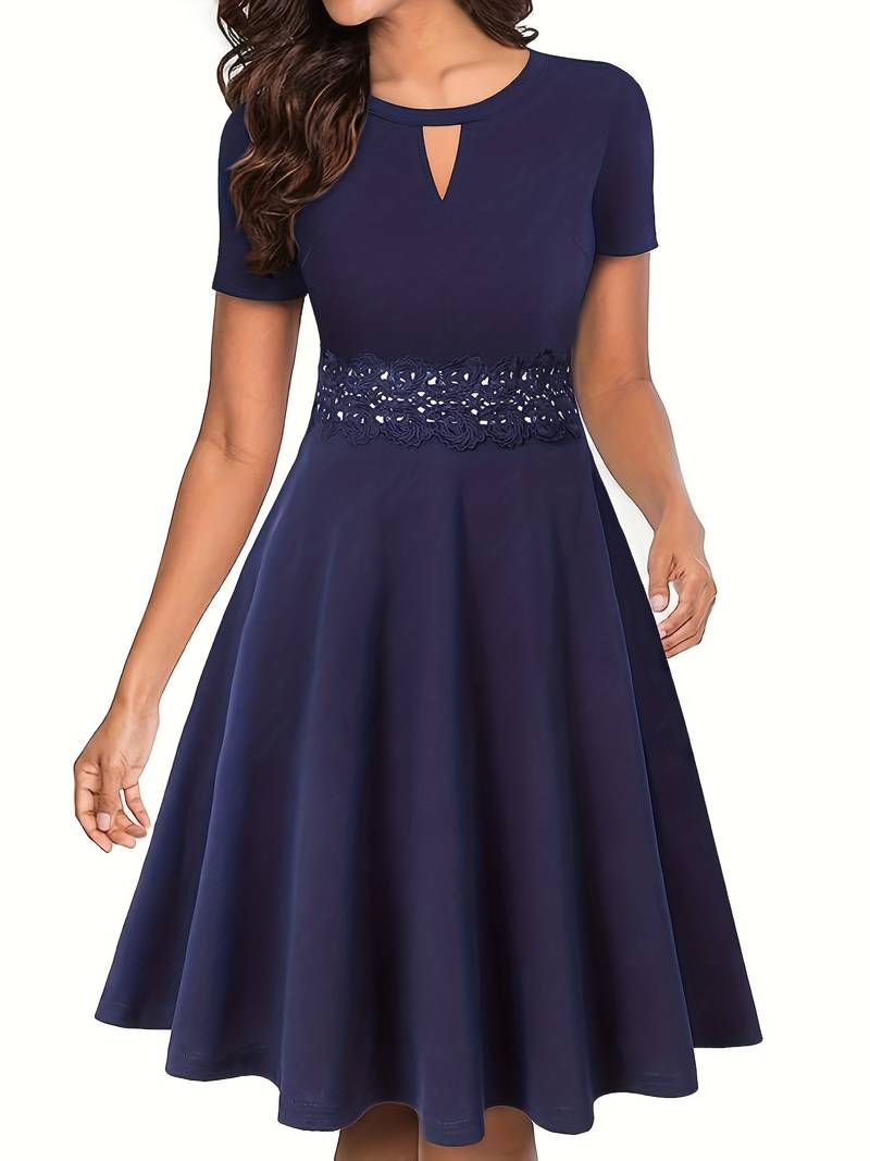 Robe Bleue à Dentelle Contrastante et Taille Cintrée