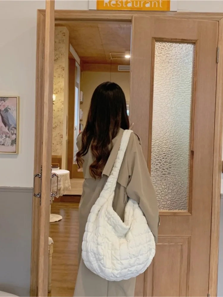 Sac Bandoulière en Duvet – L'Accessoire de Voyage Parfait !
