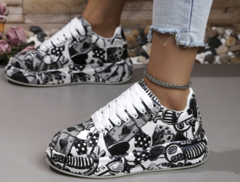 Chaussures Superposées pour Femmes au Design Graffiti