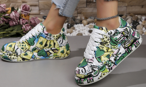 Chaussures Superposées pour Femmes au Design Graffiti