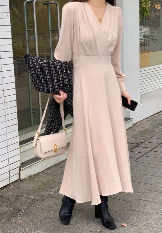 Robe A-Ligne Élégante avec Décolleté en V et Manches Volantes
