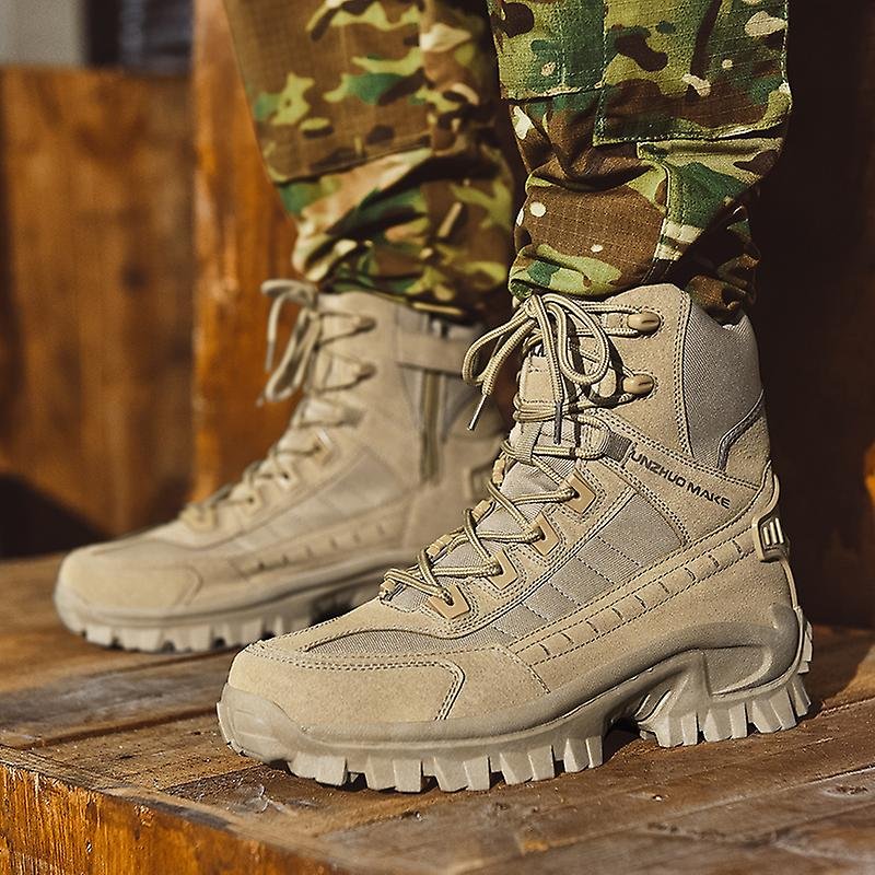 Bottes d'Hiver Élégantes au Design Militaire