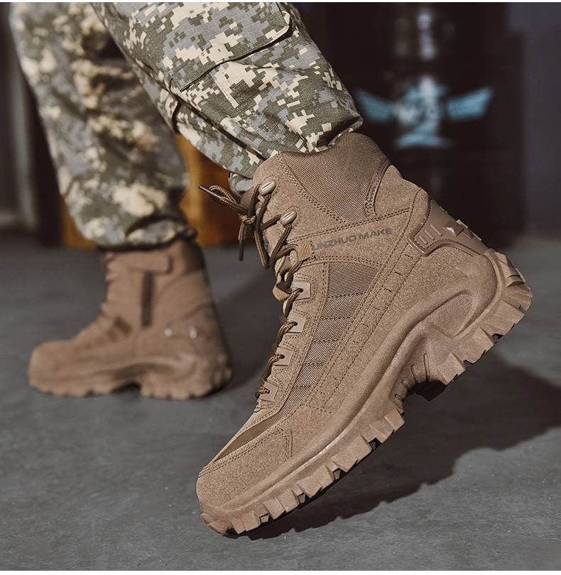Bottes d'Hiver Élégantes au Design Militaire