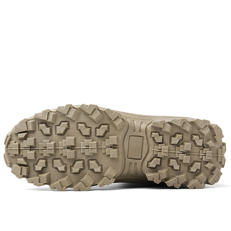 Bottes d'Hiver Élégantes au Design Militaire