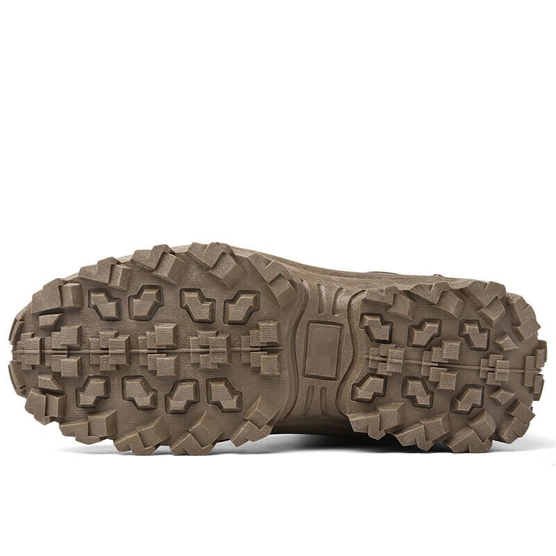 Bottes d'Hiver Élégantes au Design Militaire